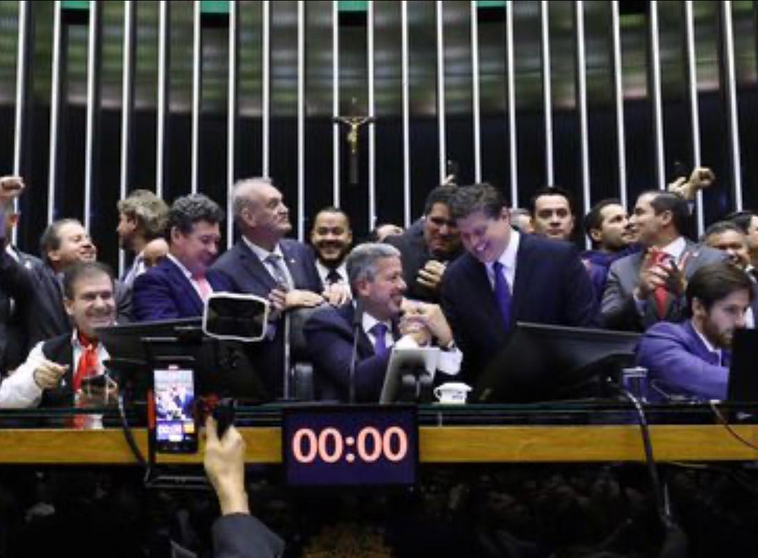 Câmara aprova reforma tributária em dois turnos em votação histórica